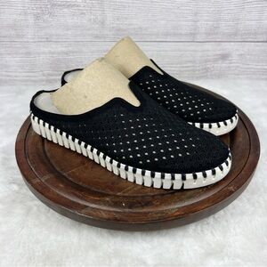 Ilse Jacobson Tulip Laser Cut Mule Black &White
Women's Sneakers Size EU 42